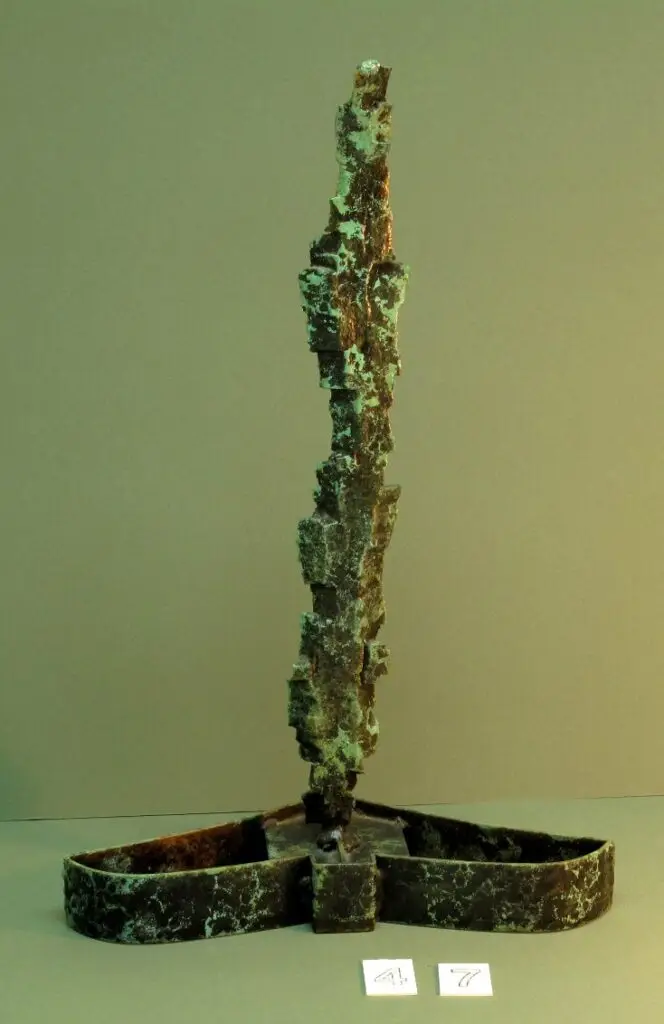 "מלחמה ושלום" פסל, פלדה, מיכאל קארו