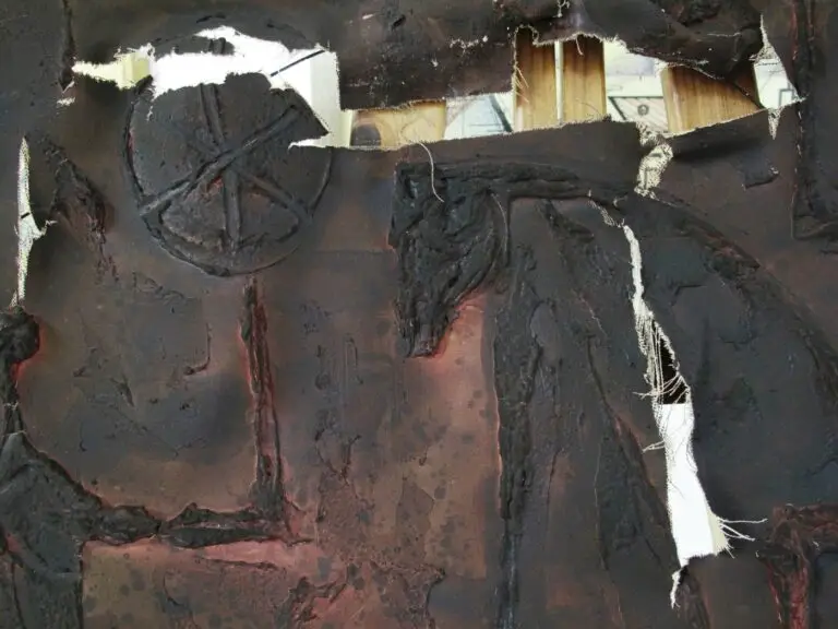 ציור בטכניקה מעורבת. נפגע מפיח ונקרע