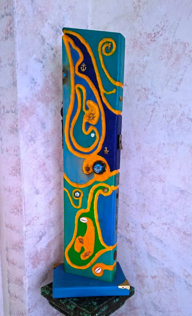 Totem that seeks the way